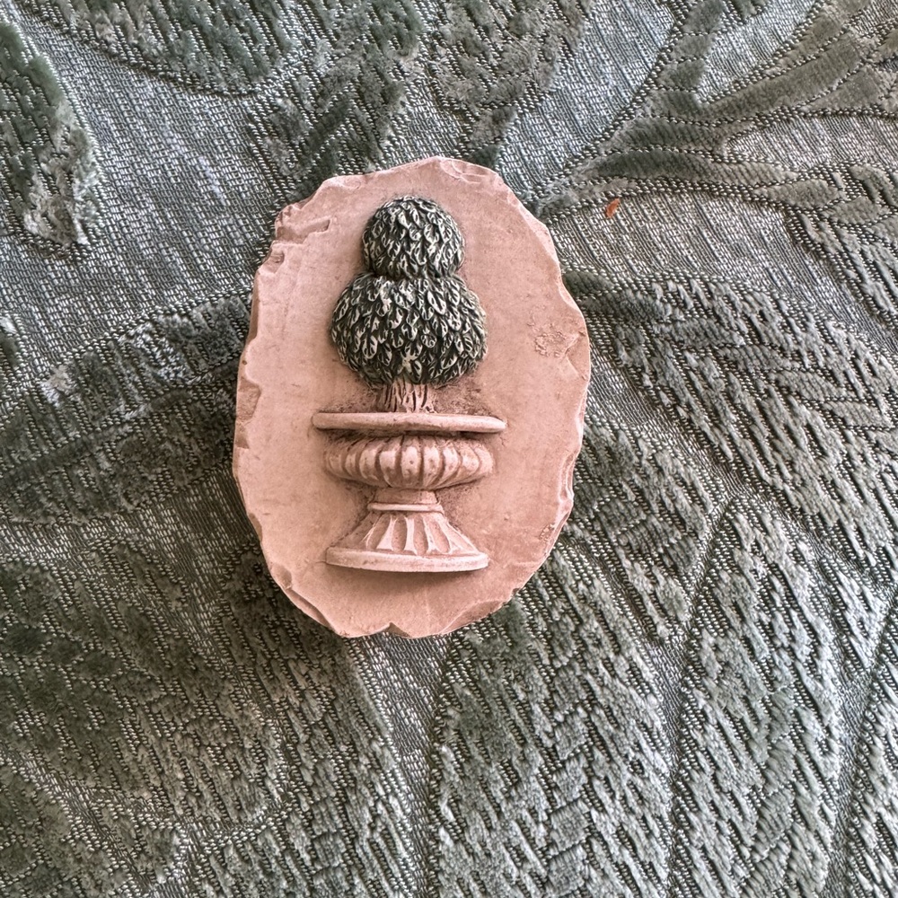 Hen-Feathers Topiary Design Trinket Box